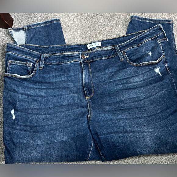 AVA & VIV Distressed Medium Wash Denim
High Rise Jeans Women's Size 26 - Picture 2 of 10